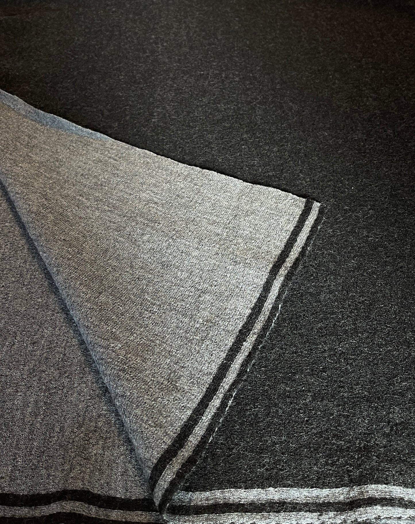 Merino Uni Grau mit Schwarz